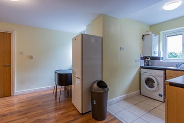 2 bed house, Richmond Crescent, City Centre, Cardiff, CF243AH - Image 2